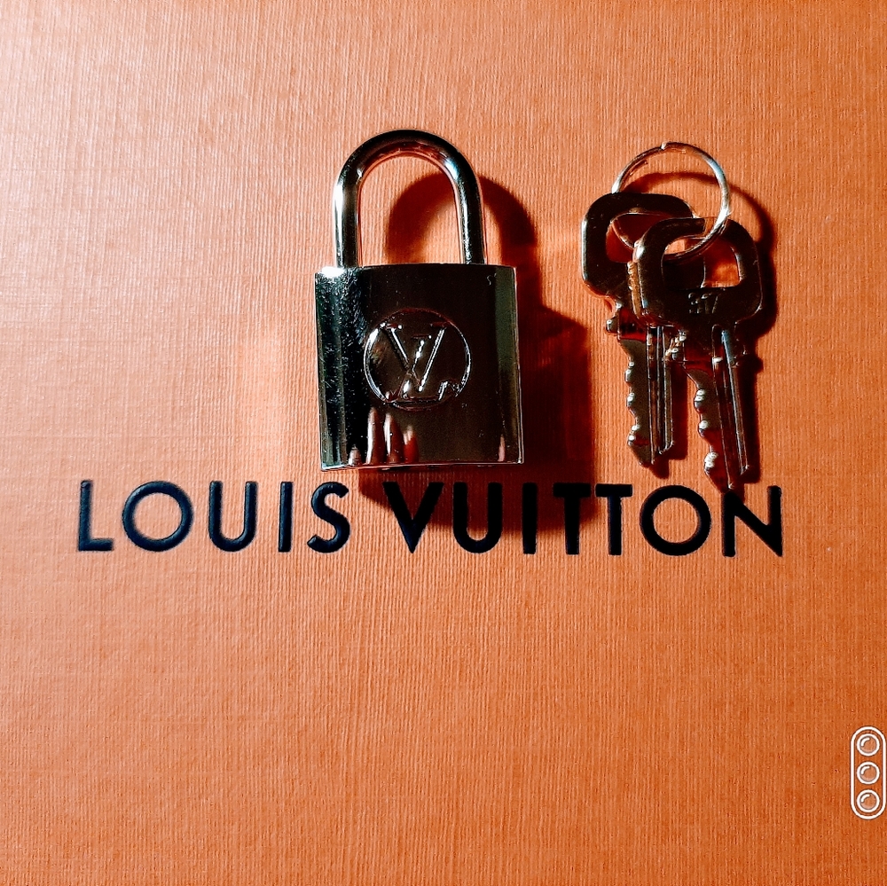 Authentic Louis Vuitton Cadena Padlock With 2 Keys # 317